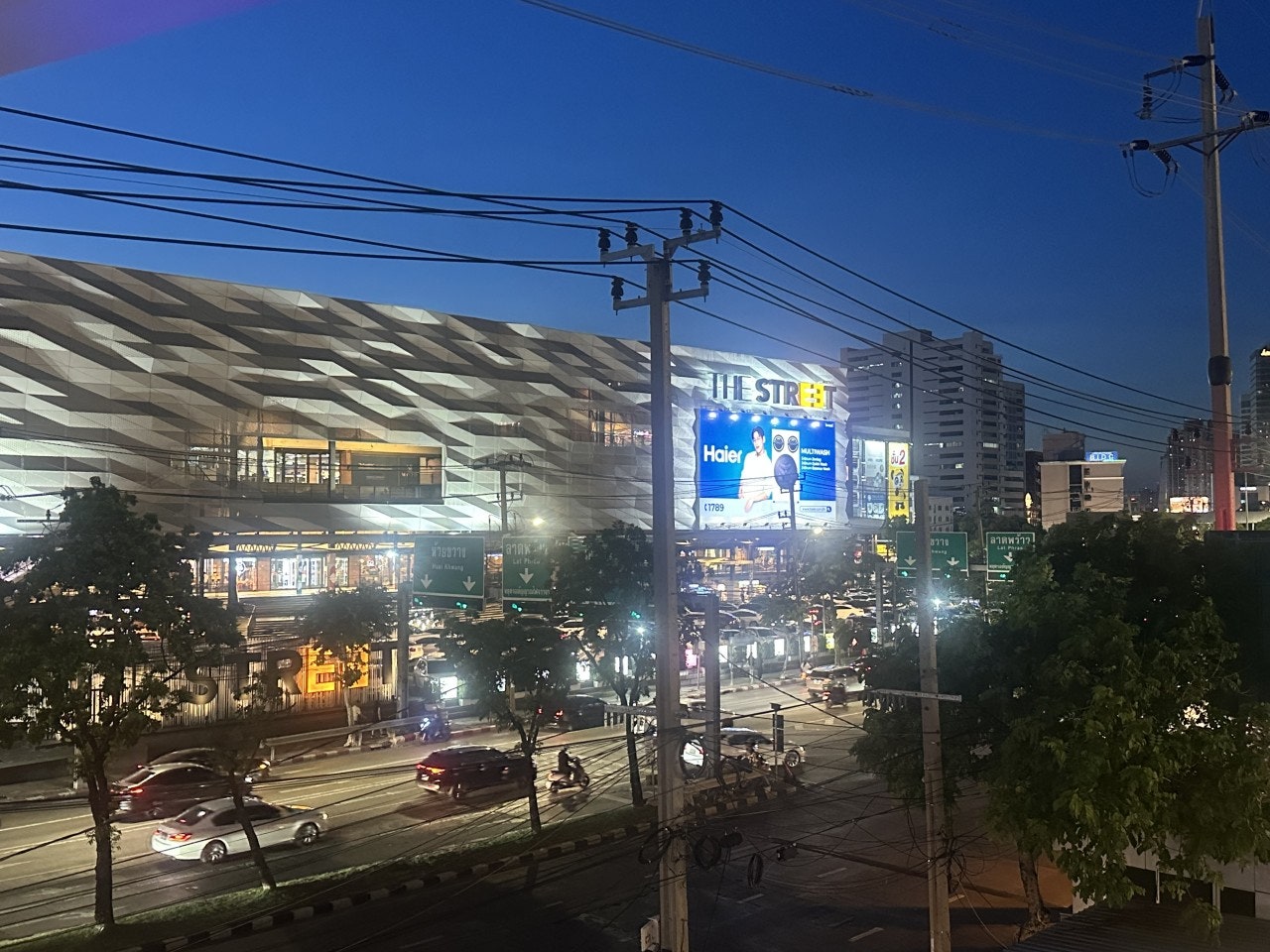 S 라차다 호텔 주변 상점가와 죠이페드 야시장 8
