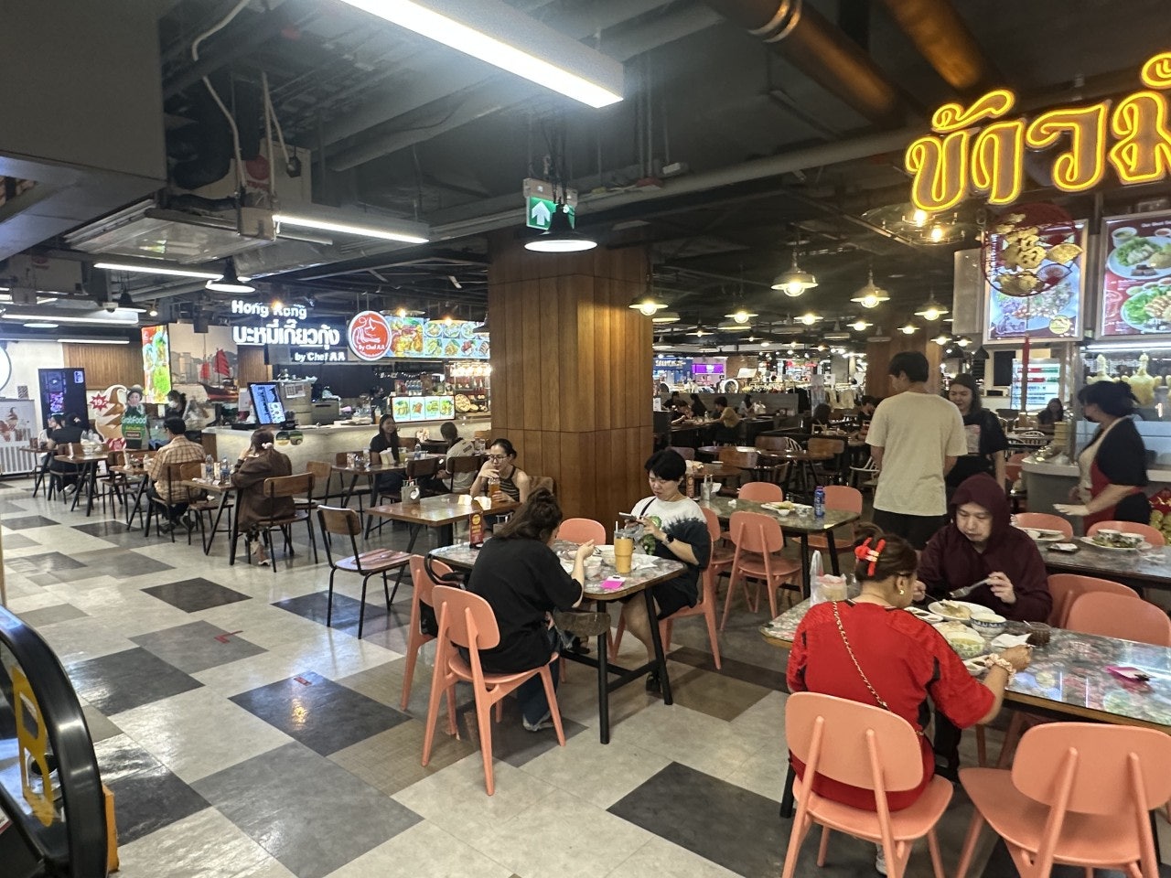 S 라차다 호텔 주변 상점가와 죠이페드 야시장 15