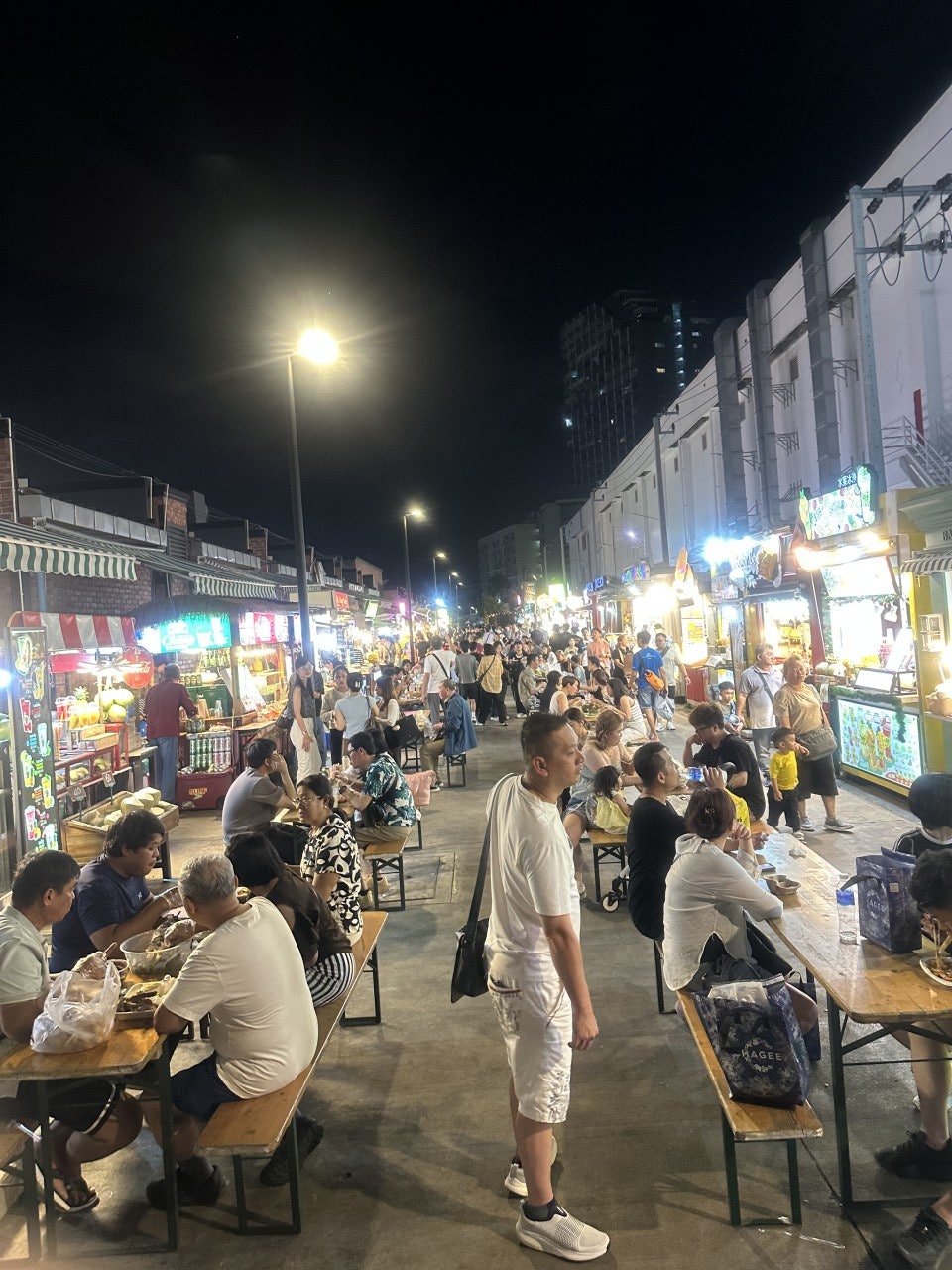 S 라차다 호텔 주변 상점가와 죠이페드 야시장 30