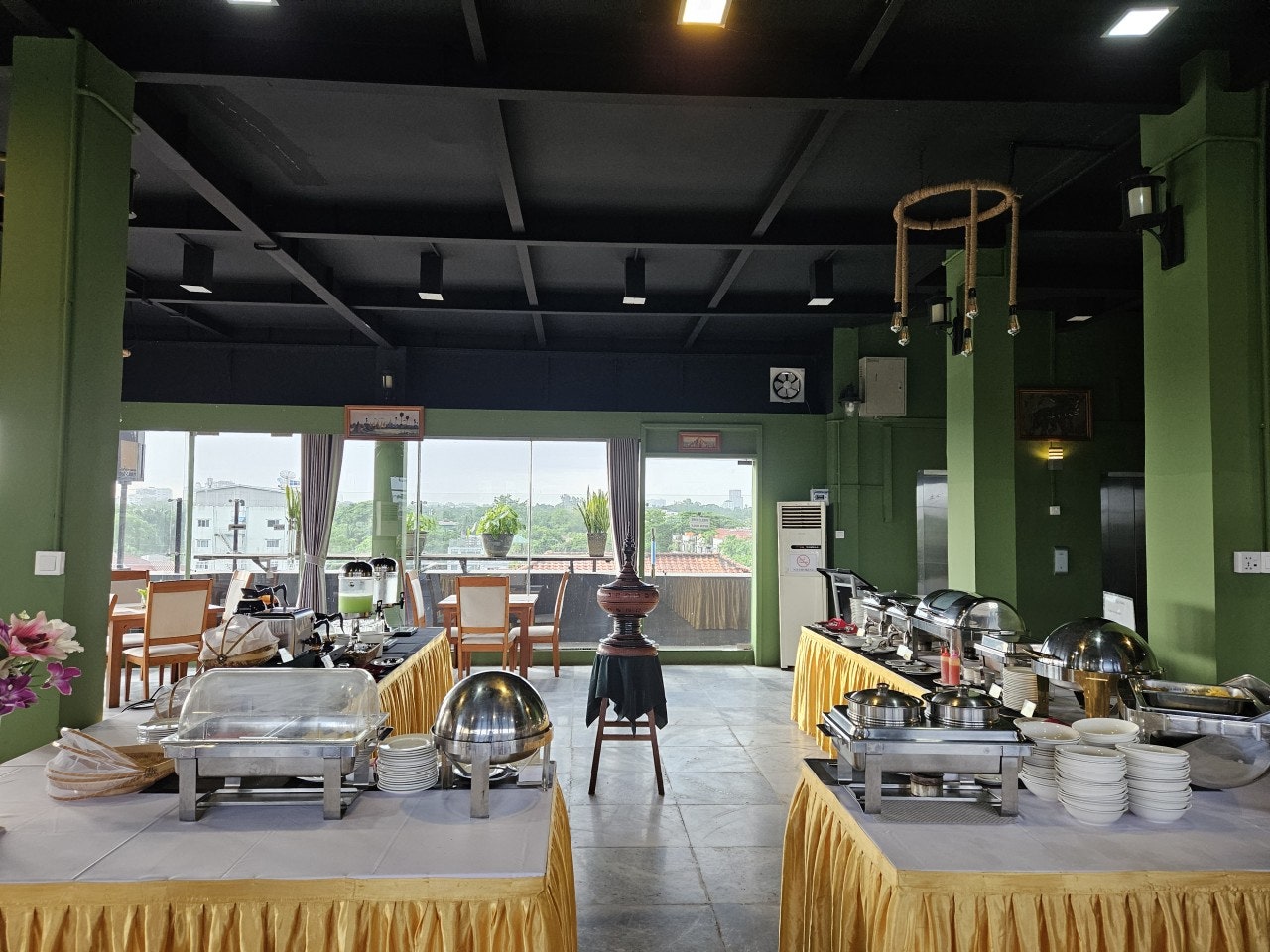 Yangon Golf Club 티잉 구역과 페어웨이