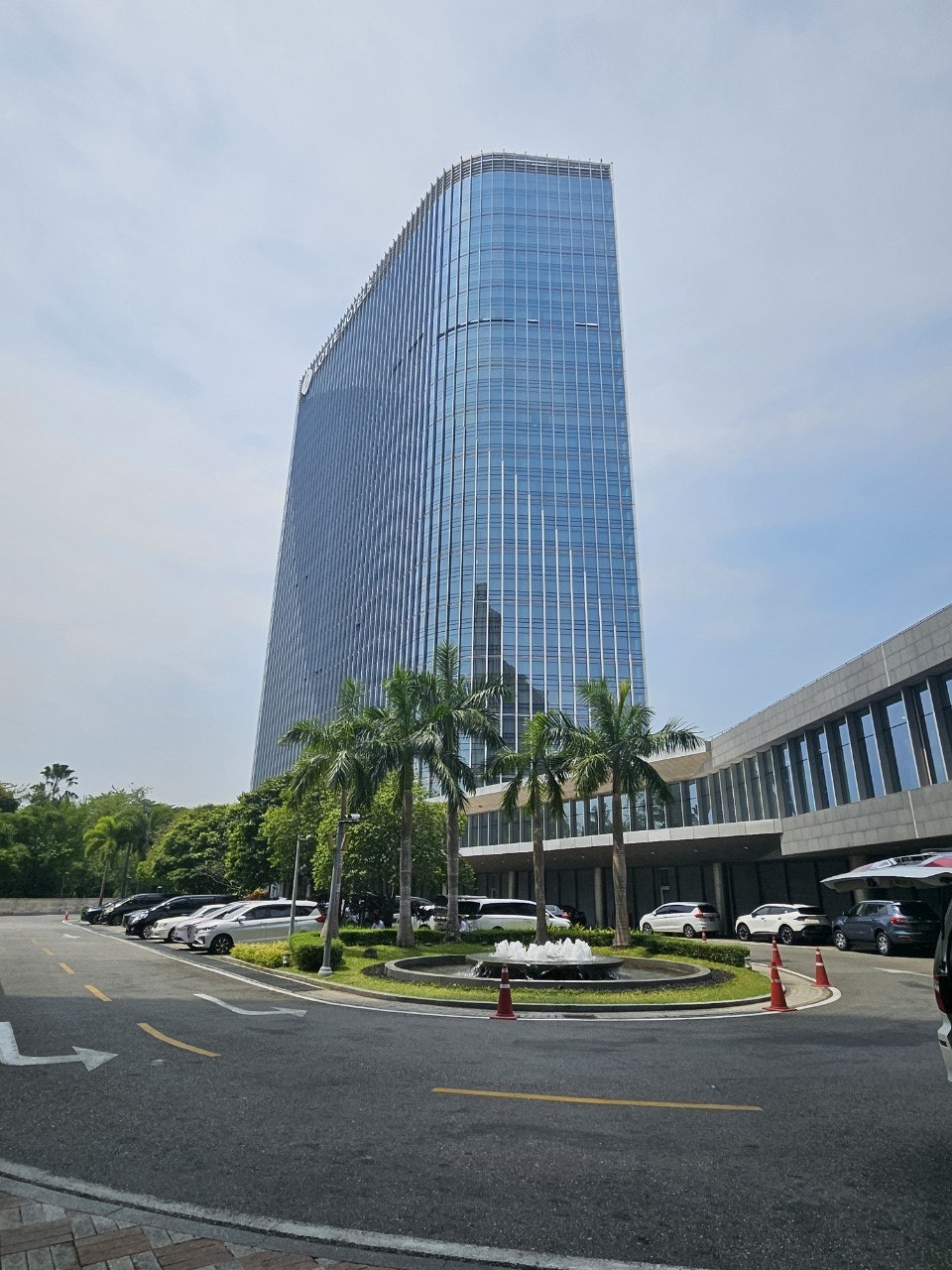 Yangon Golf Club 벙커가 보이는 페어웨이