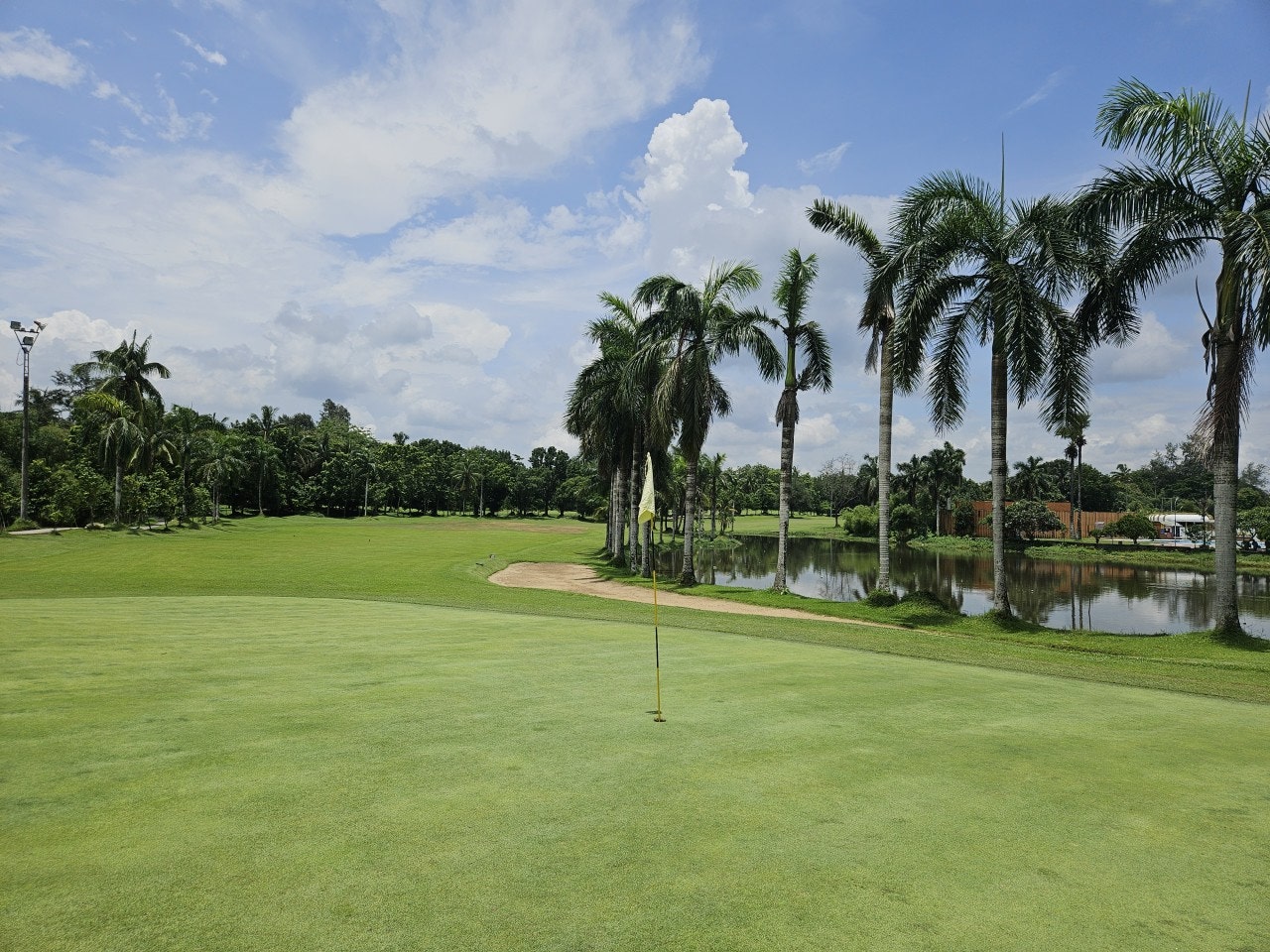 Dagon Golf Club 페어웨이 라운드 장면