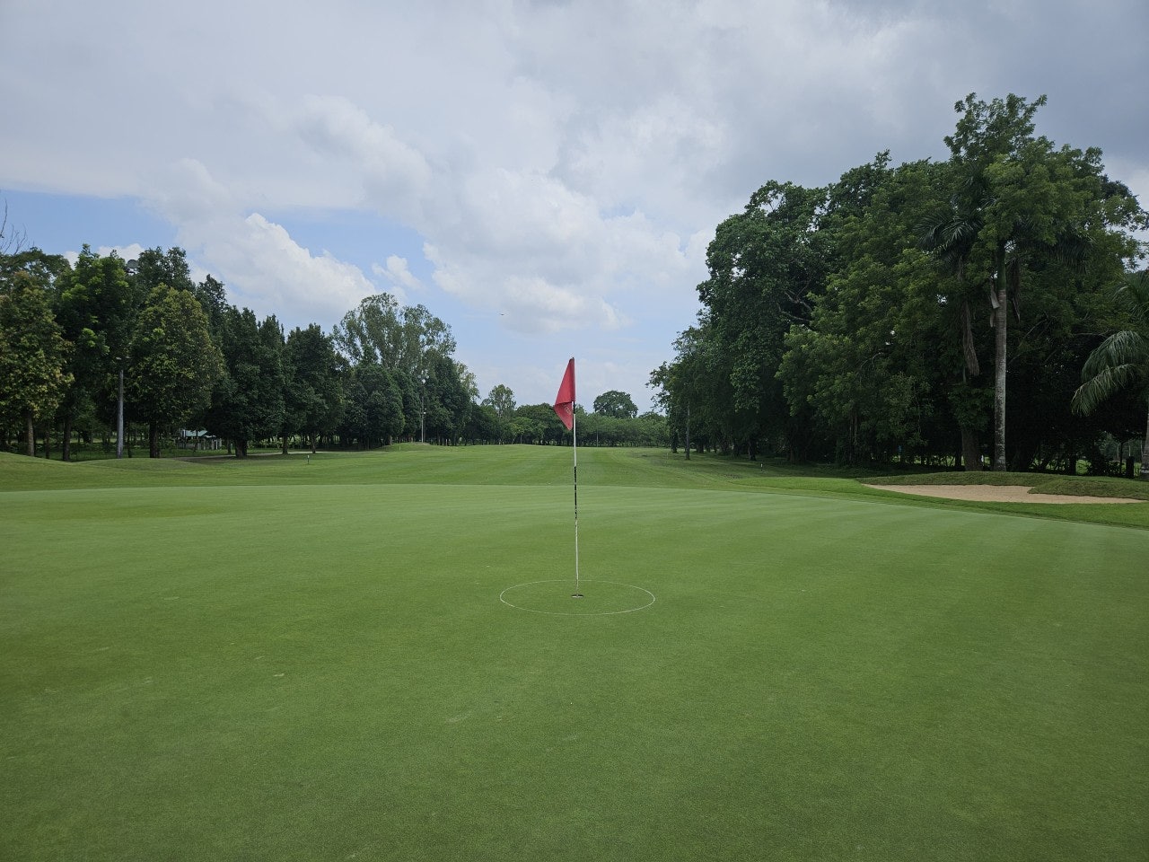 Pun Hlaing Golf Club 호수 해저드