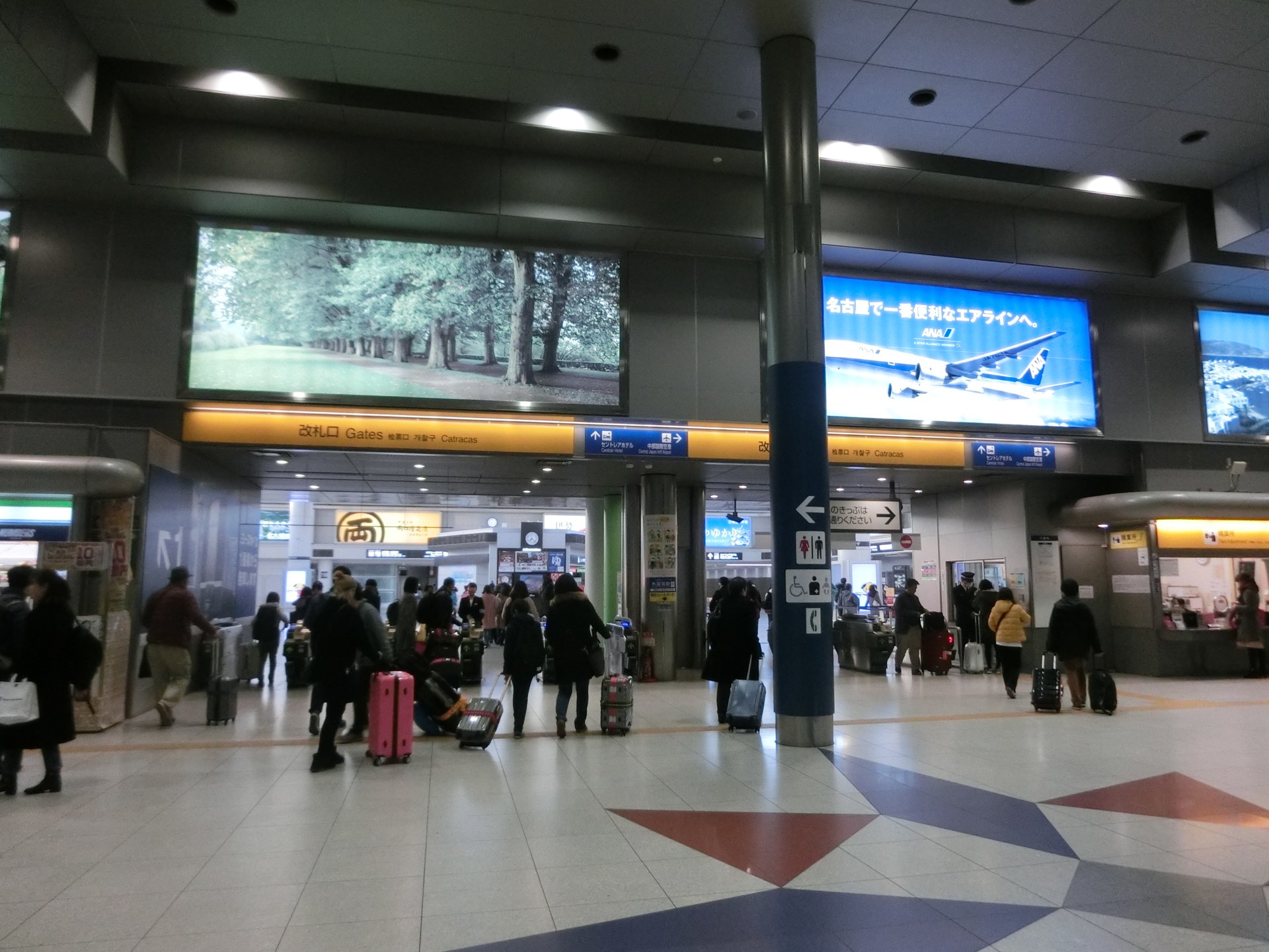 공항 이동비와 시설사용료는 다른 비용입니다