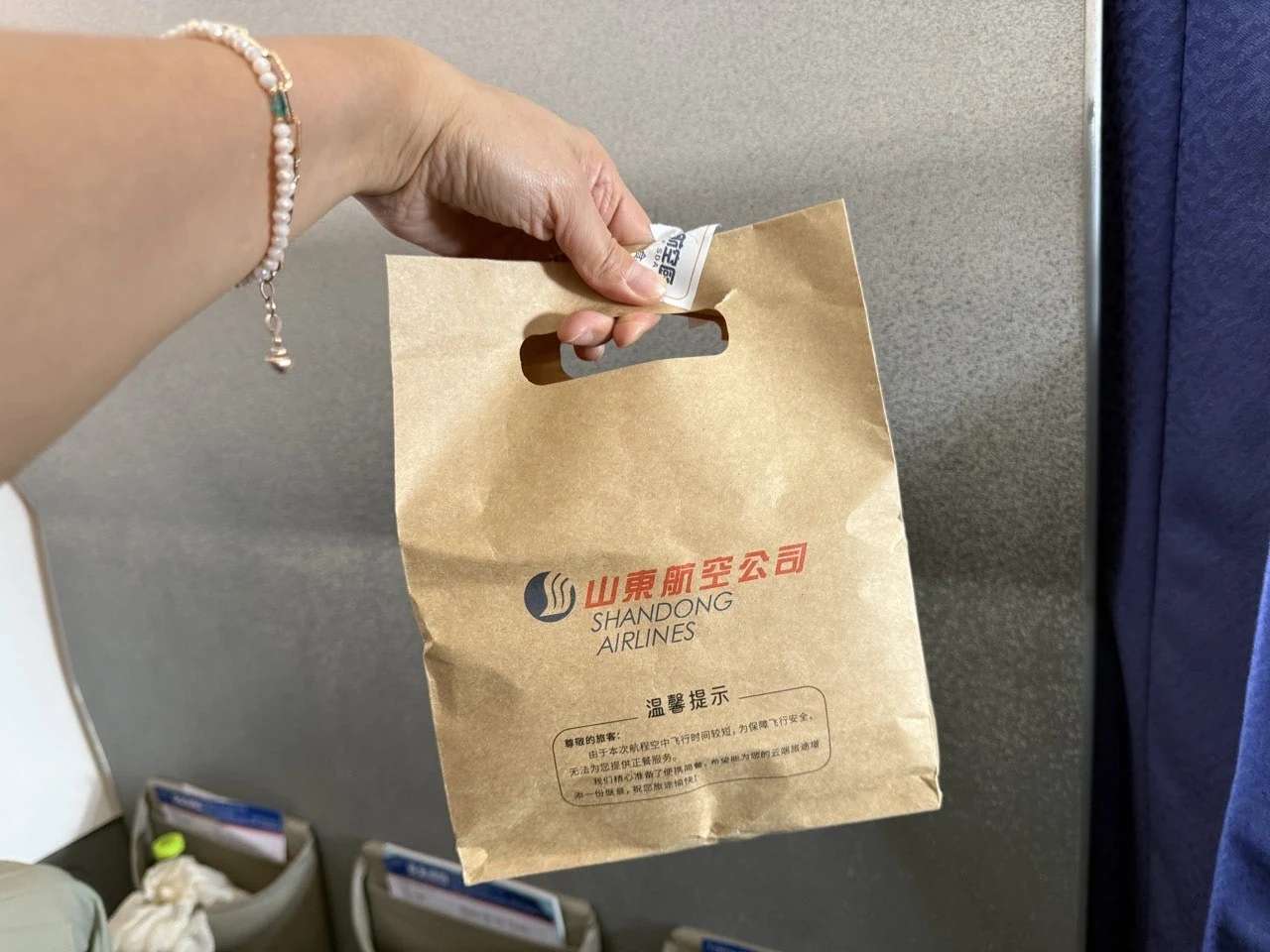 산동항공 제남 노선 기내 서비스